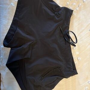 Athleta shorts with zipper pockets size 6